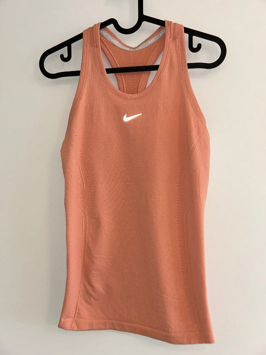 Bleikur Nike bolur