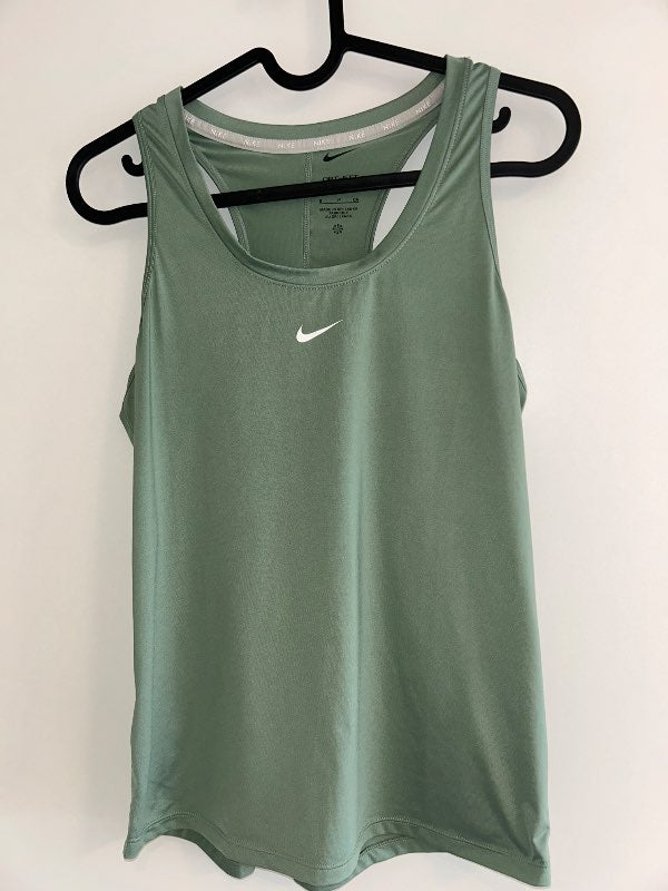 Grænn Nike bolue
