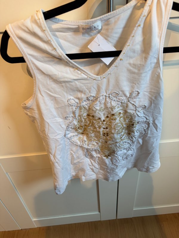 B hvítur blóma hlýra