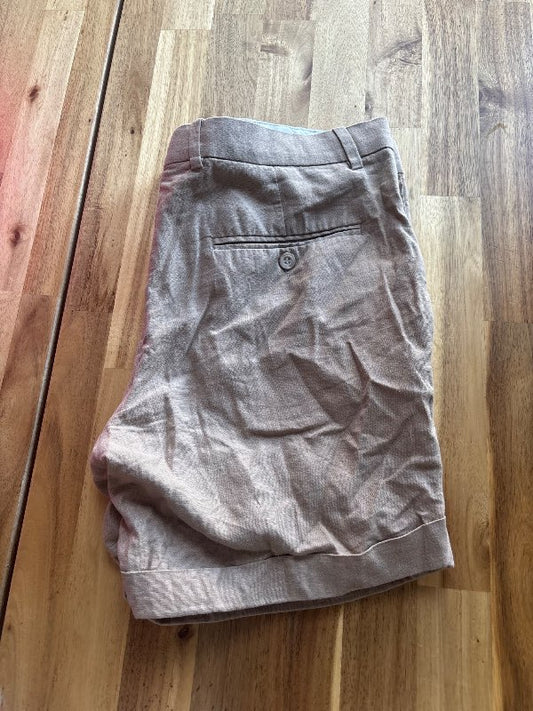 Beige stuttbuxur
