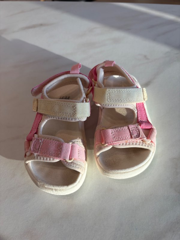 H&M sandalar