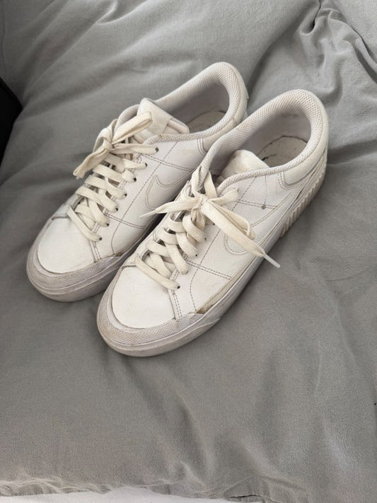 Nike skór hvítir
