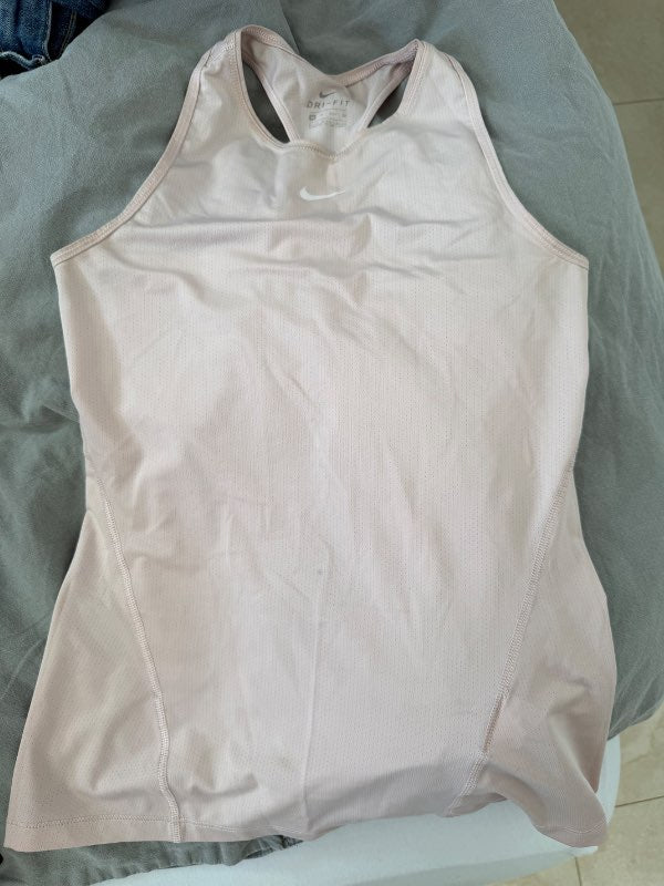 Bleikur nike bolur