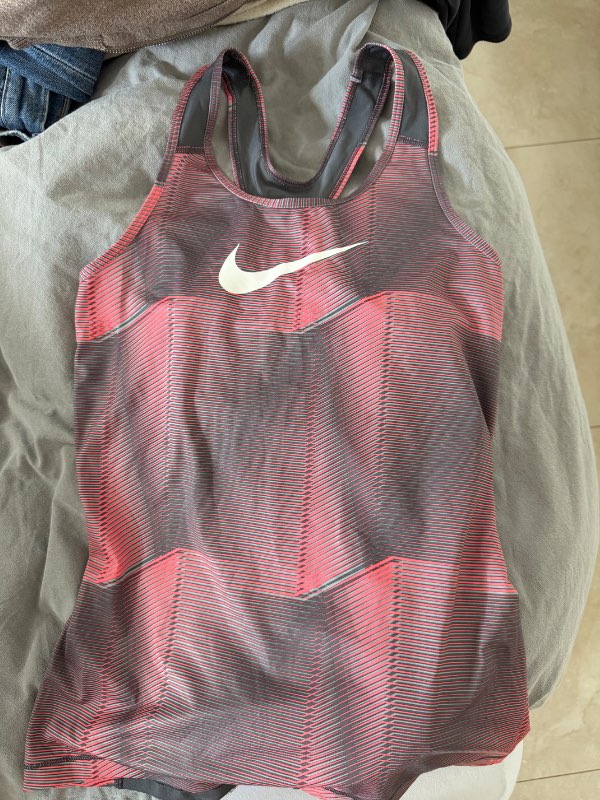 grár/bleikur nike bolur