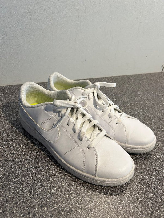 Nike skór hvítir