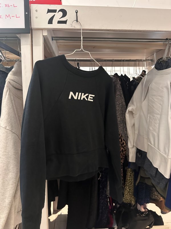 Nike Cropped peysa svört