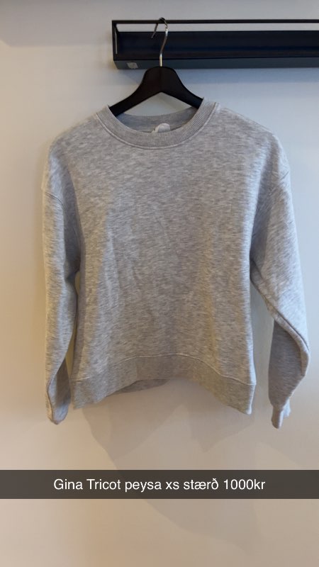 Gina Tricot peysa