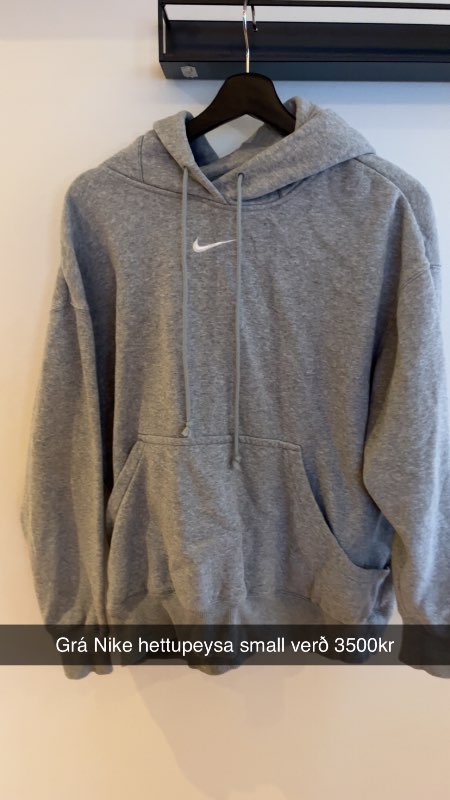 Grá Nike hettupeysa