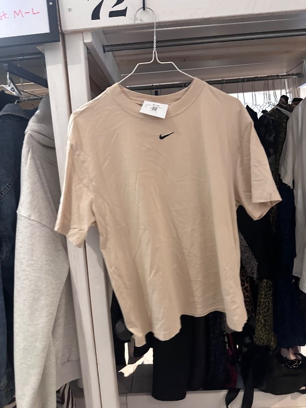 Nike stuttermabolur beige