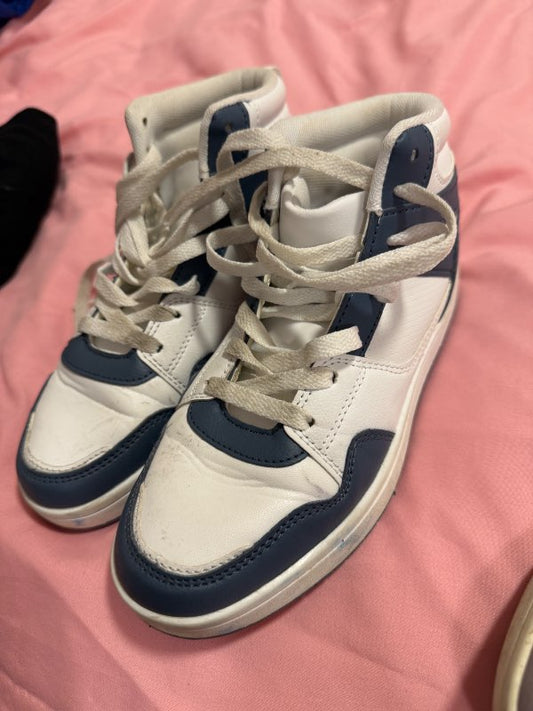 Strigaskór hvítir/bláir