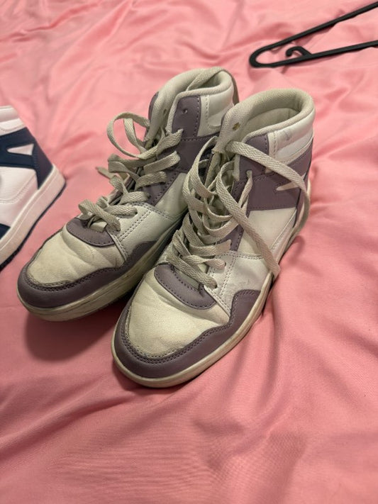 Strigaskór hvitir/fjólubláir