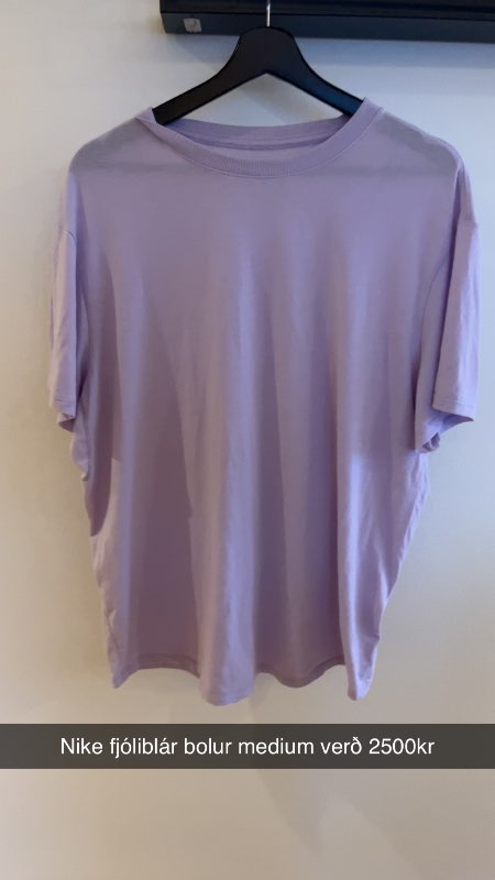 Fjólublár Nike bolur