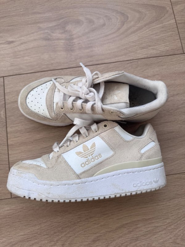 Adidas strigaskór