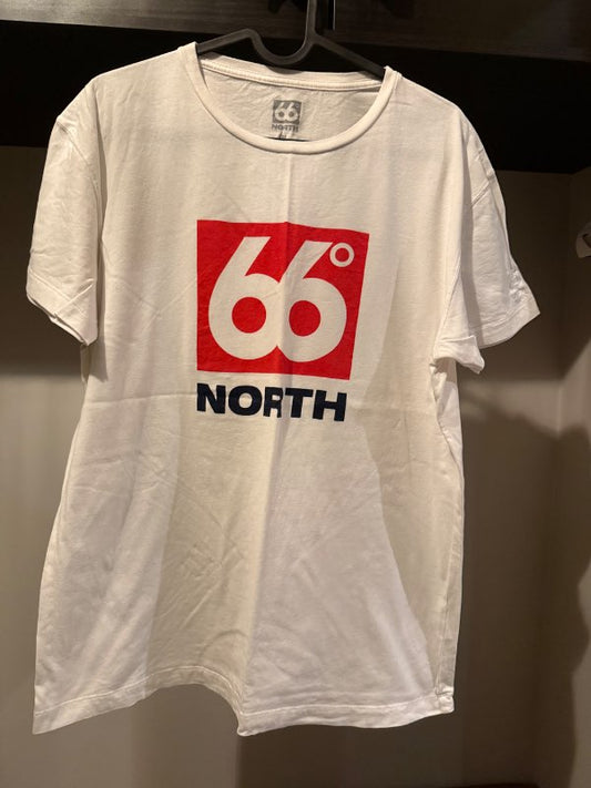 66 hvítur stuttermabolur