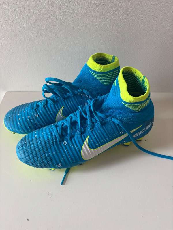 Nike takkaskór