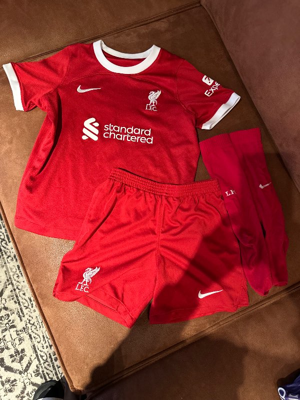 Liverpool búningur rauður