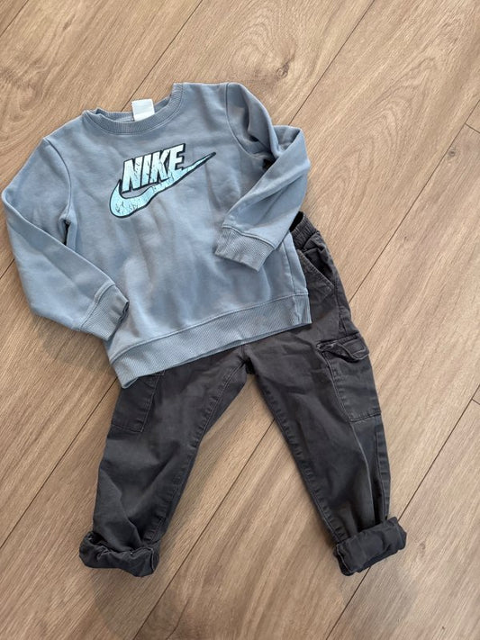 Nike peysa bla