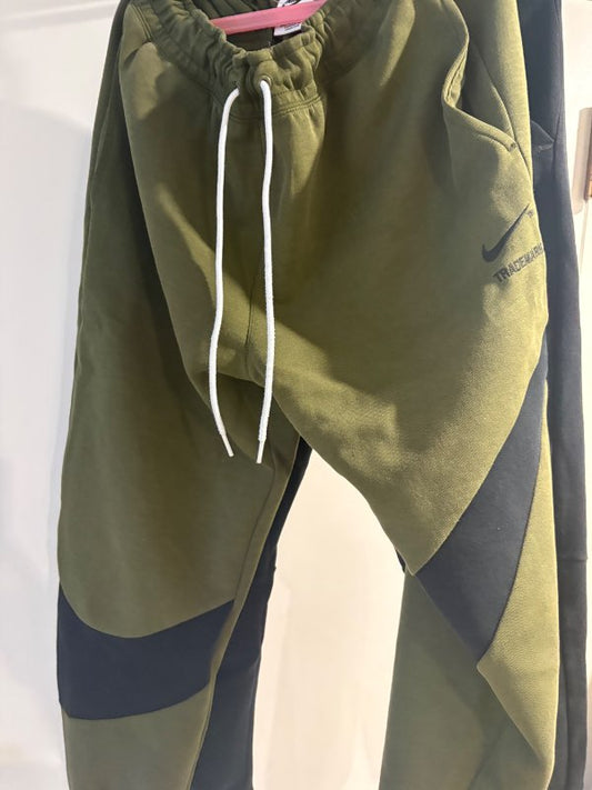 Græn Nike buxur