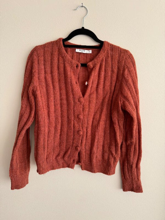 Na-kd golla appelsínugul