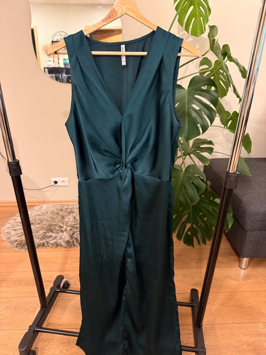 Satín grænn kjóll