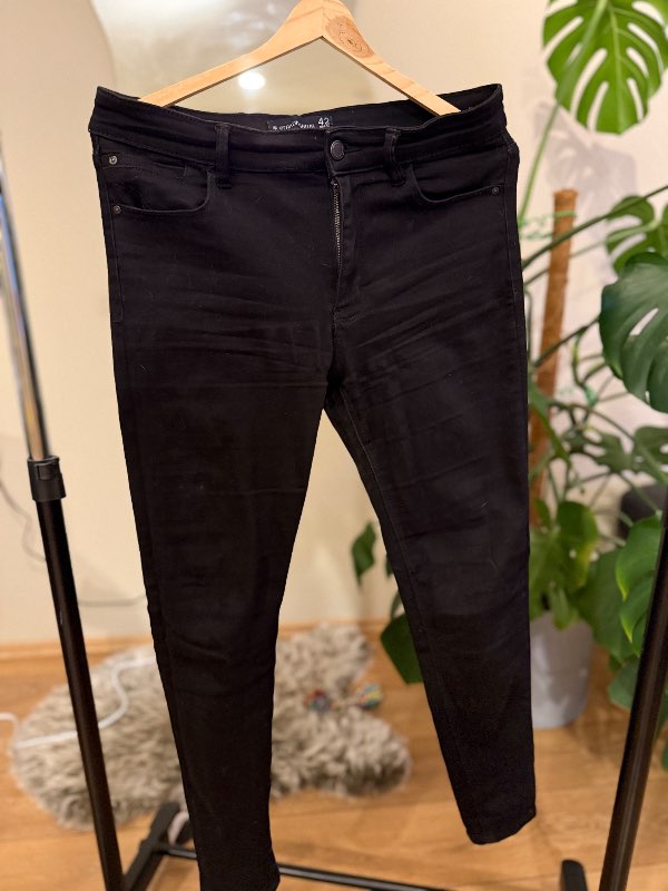 Svartar gallabuxur stradivarius