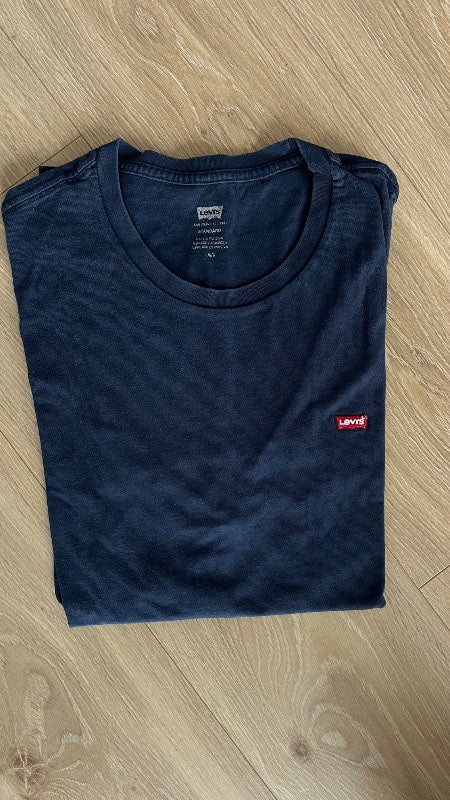 Levis blár bolur