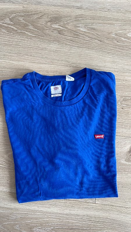 Levis blár bolur