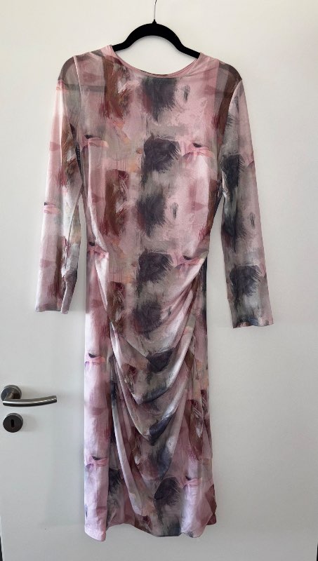 Bleikur kjóll