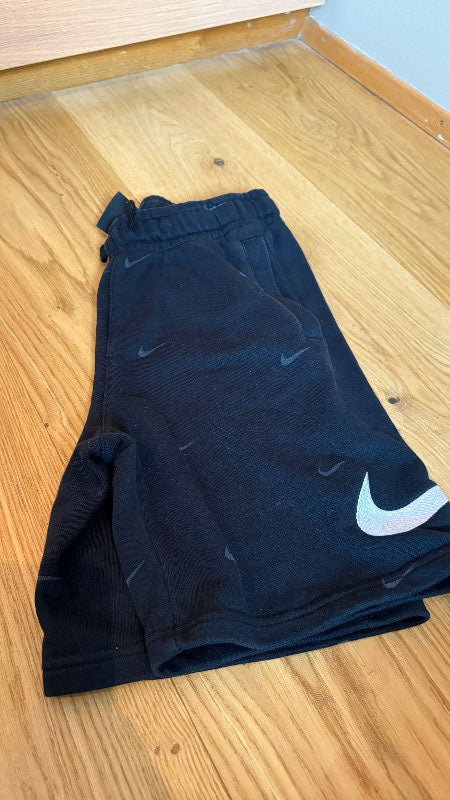 Nike stuttbuxur svartar