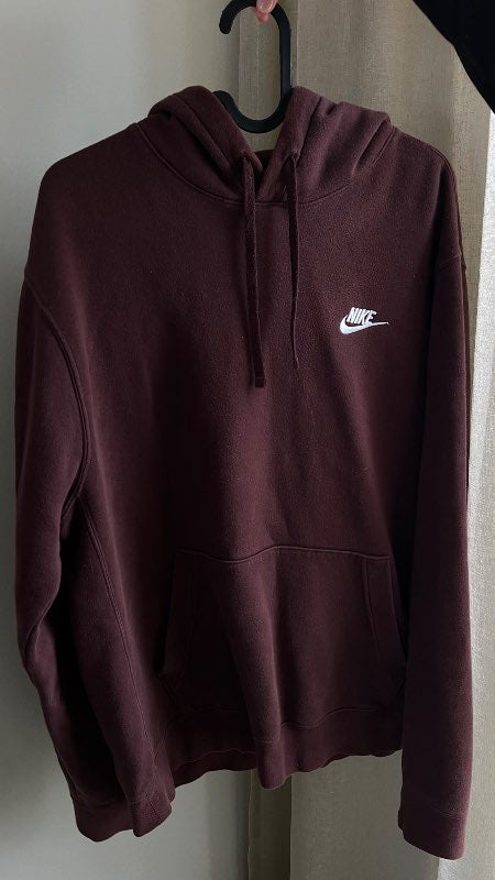 Nike vínrauð hettupeysa