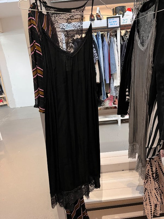 Kjóll M blúndu svartur