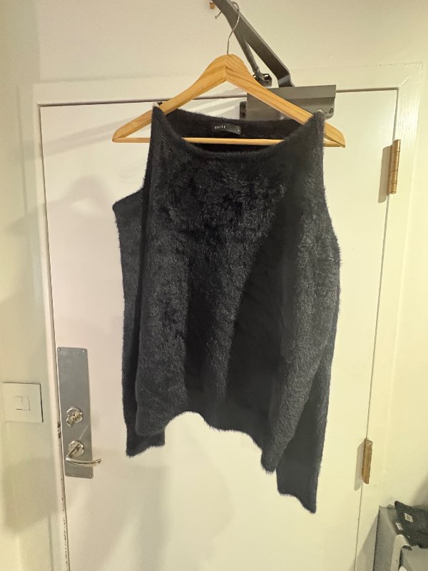 Svart peysa blink