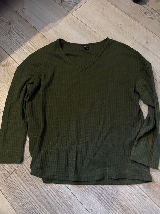 Græn fín prjónuð peysa