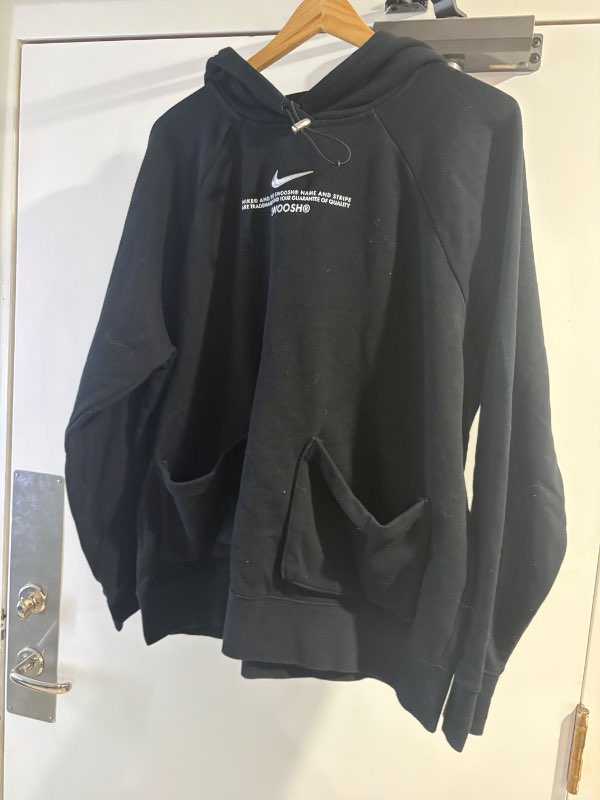 Svart Nike peysa