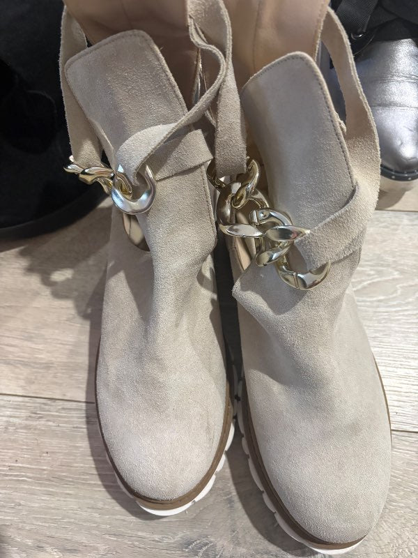 Beige skór