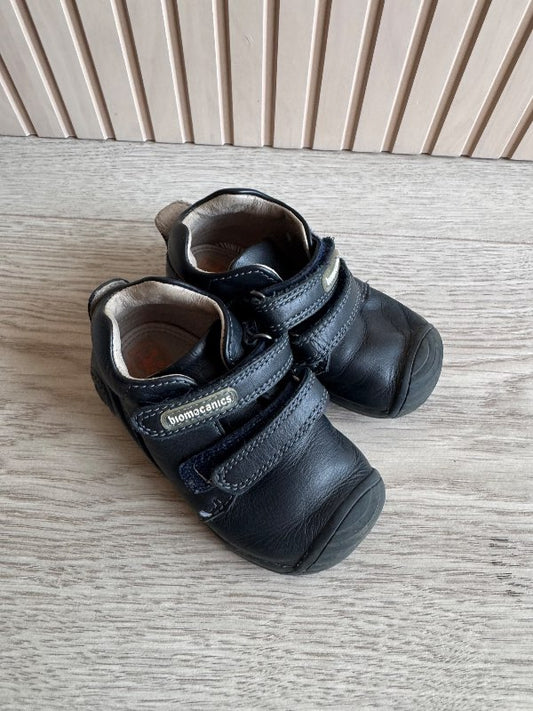 Biomecanics strigaskór (fyrstu skór)