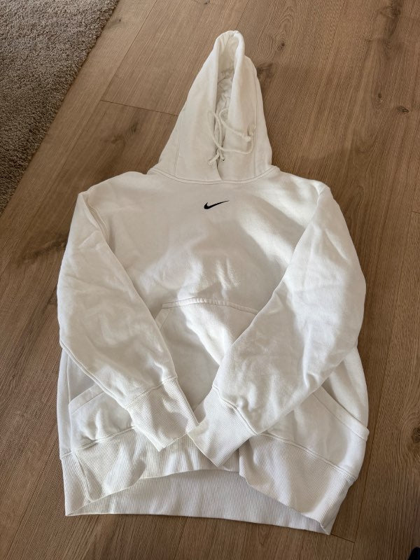 Nike hvít hettupeysa
