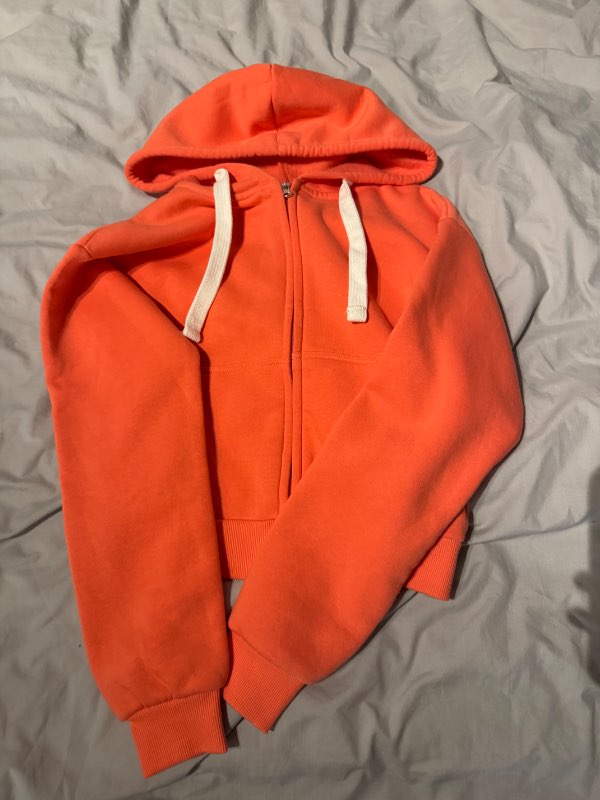 Gina Tricot rennd coral peysa