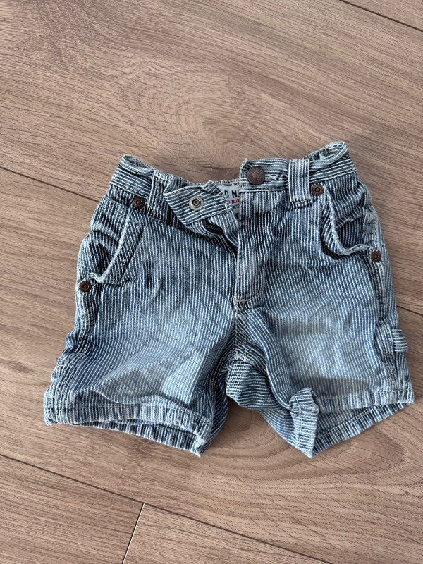Old navy stuttbuxur 12-18 m