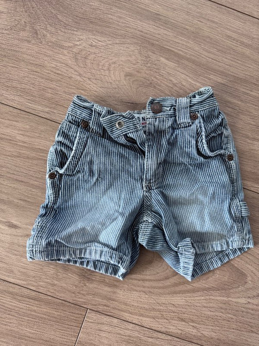 Old navy stuttbuxur 12-18 m