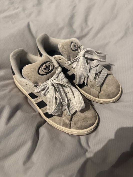 Adidas ljósir skór