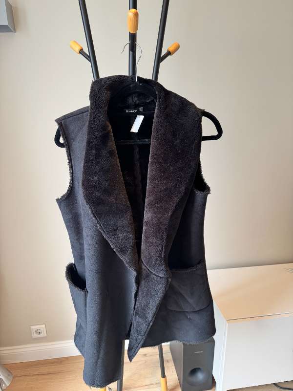 Stradivarius loðvesti svart