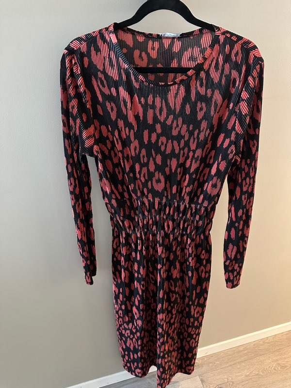 Zara rauður leopard kjóll