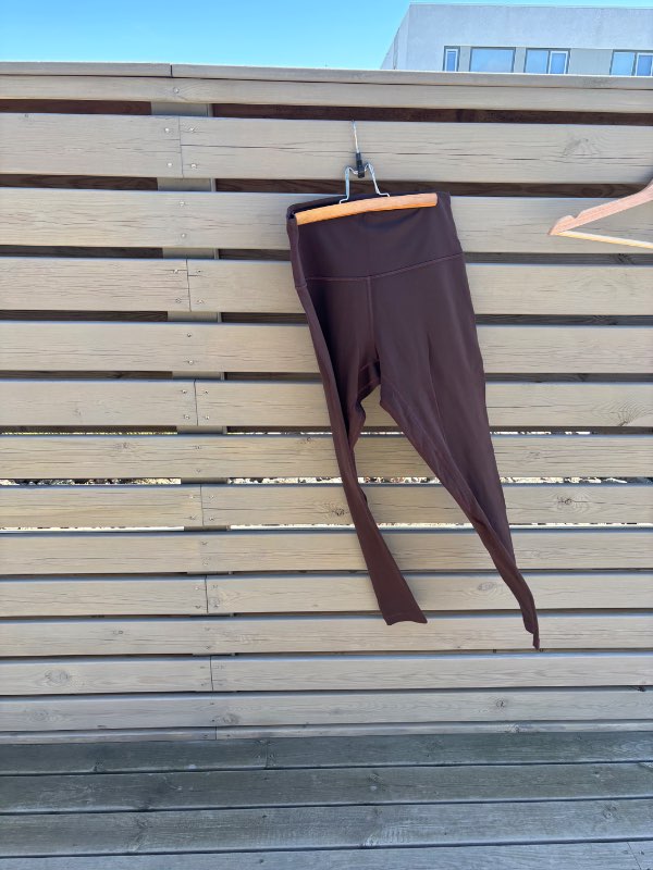 Brúnar lululemon buxur