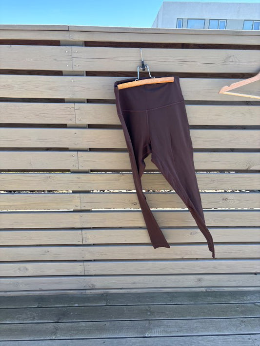 Brúnar lululemon buxur