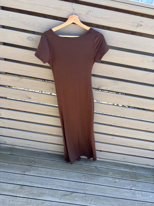 Asos brúnn kjóll