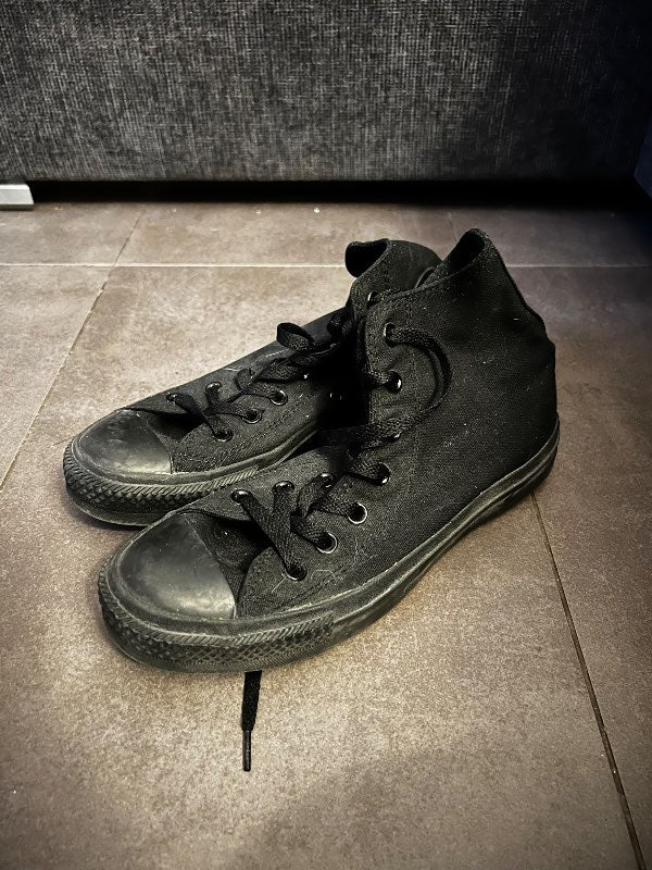 Converse svartir