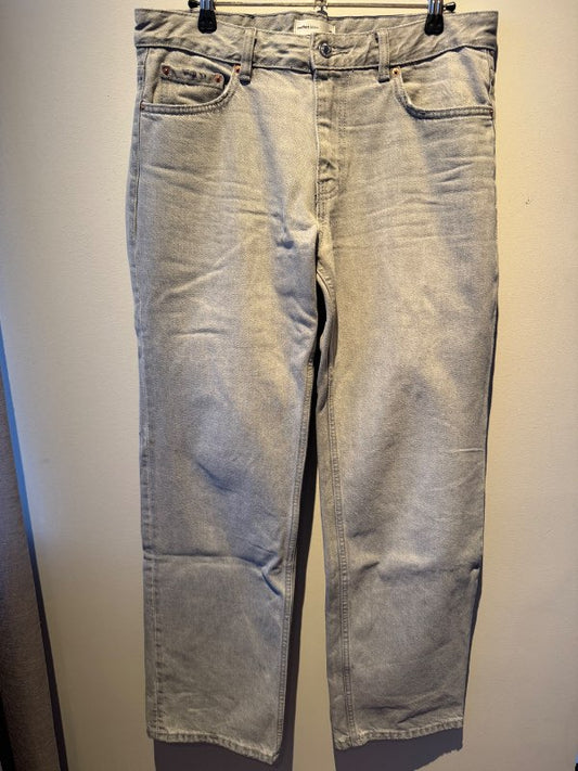 Ljósgráar gallabuxur