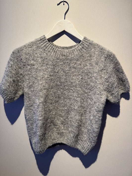 Grá stutterma peysa