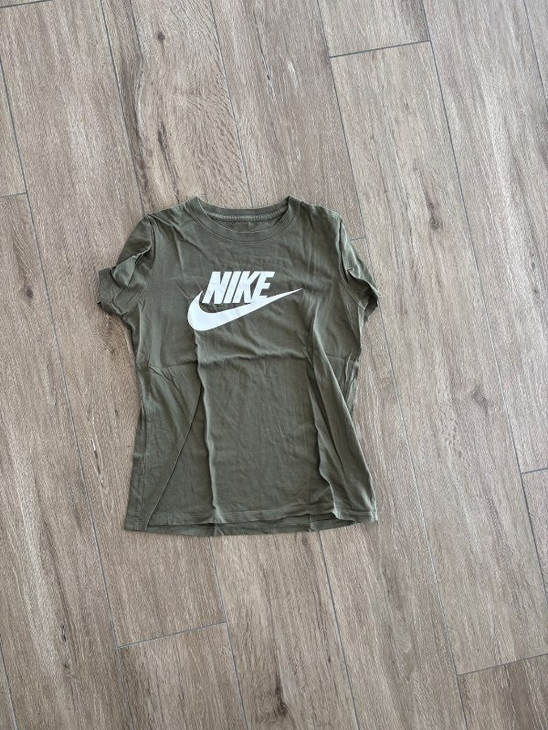 Nike grænn stutterma